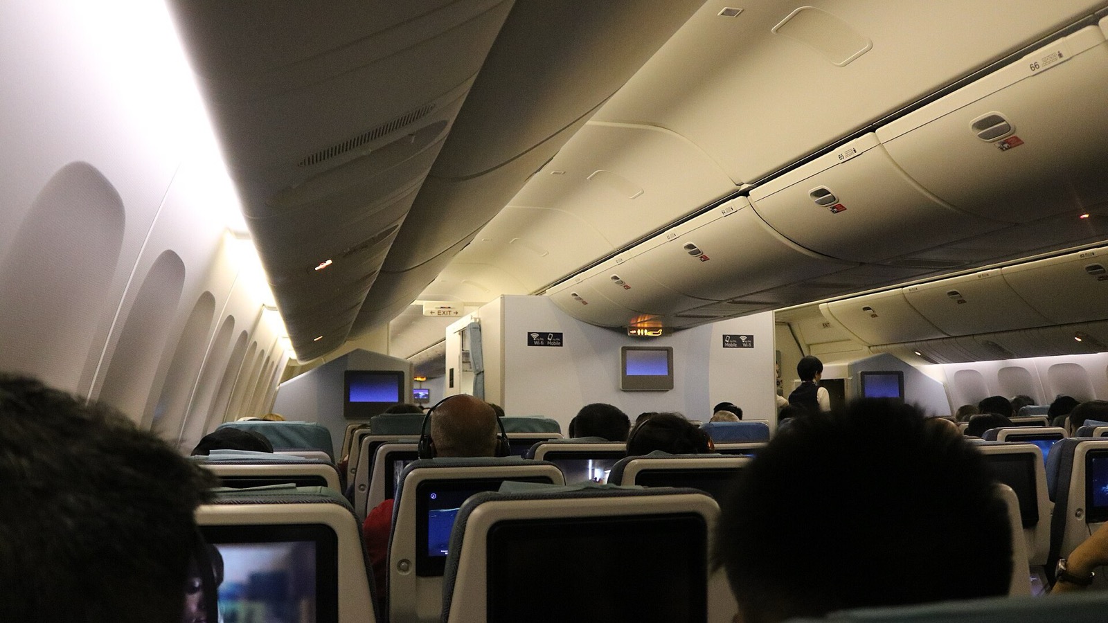 5 Secrets to Snagging Prime Airline Seats: The Exit Row Paradox, Tail-Section Twins, and Check-in Golden Hours