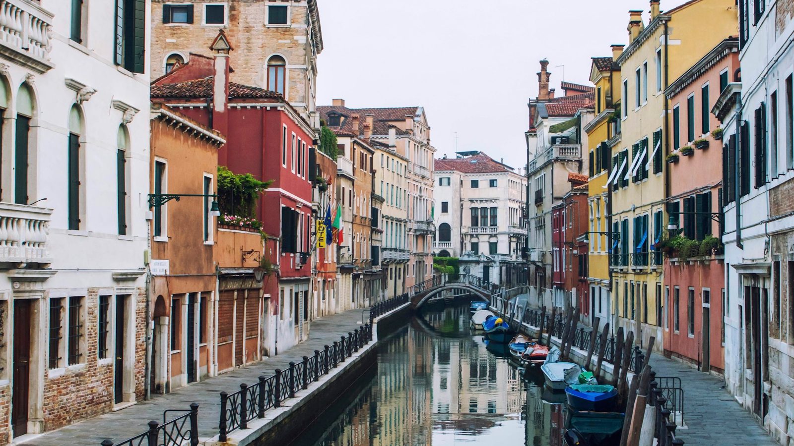 Venice Burano Island Pastel Journey: The Line 12 Vaporetto, Needle Lace Artisans, and Sweet Bussolà Aromas